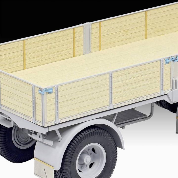 Actual product image Revell Büssing 8000 S 13 with trailer "Platinum Edition