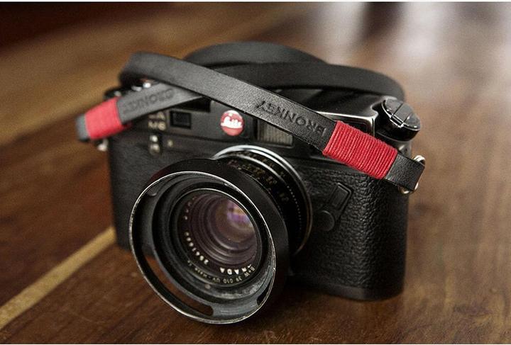 Actual product image Bronkey Tokyo 101 - Schwarz & Rot, 120 cm Leather strap, 120 cm