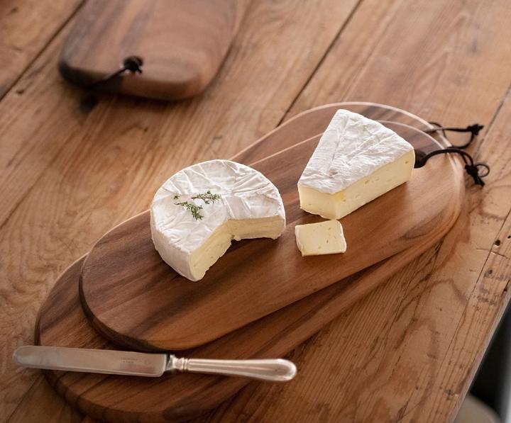 Actual product image Andrea Large cutting and serving board made of acacia wood 16 x 38 cm