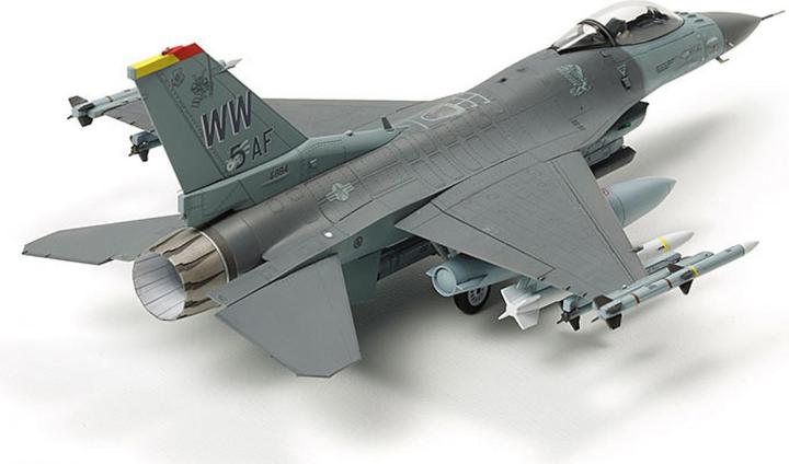 Actual product image Tamiya Lockheed Martin F-16 CJ