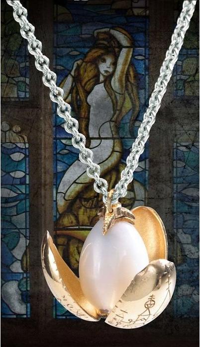 Produktbild Noble Collection Harry Potter Anhaenger mit Kette Das Goldene Ei (24 Karat vergoldete Bluetenblaetter)