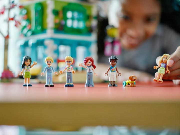 Immagine prodotto LEGO Centro comunitario di Heartlake City (41748, LEGO Friends)