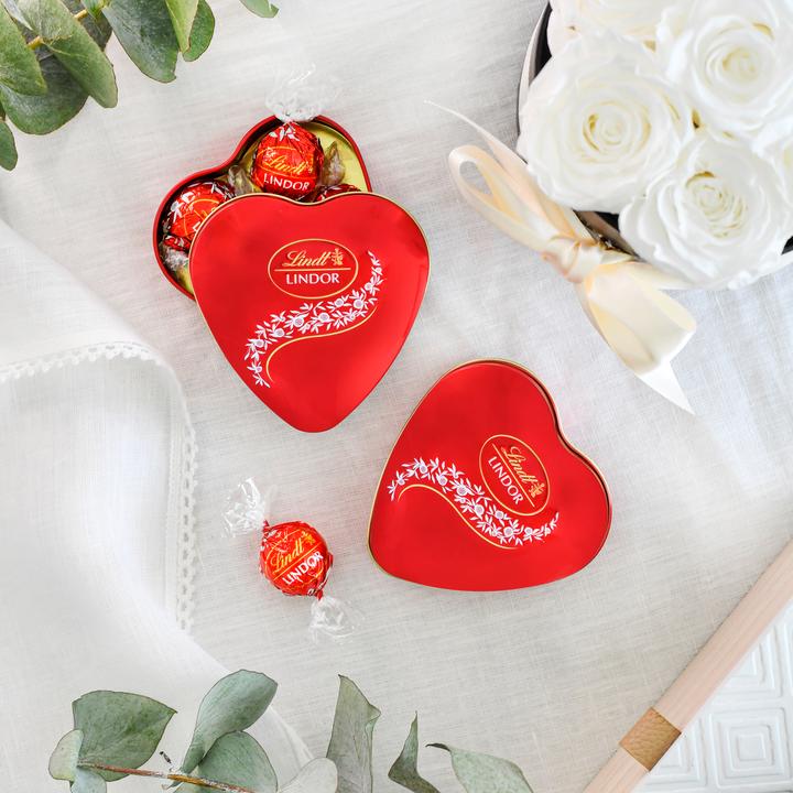 Actual product image Lindt Lindor milk heart tin (62 g)