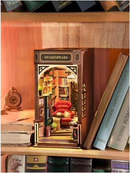 Actual product image Robotime Model kit 'Bookstore'