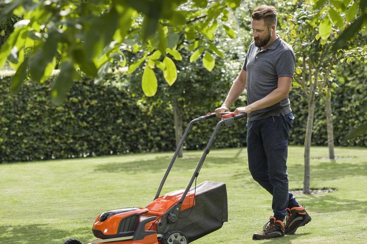 Image du produit Husqvarna LC 247i (Fonctionnement sur batterie)
