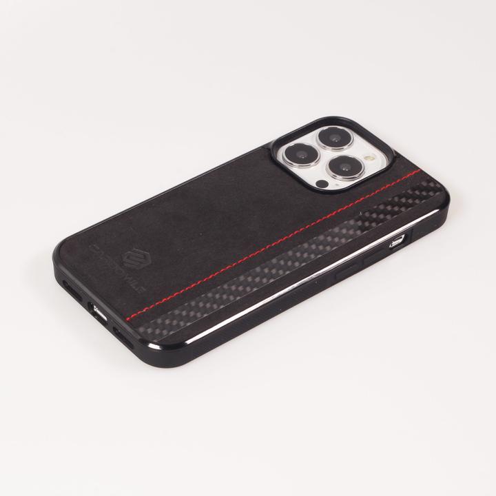 Actual product image Carbomile Coque alcantara et carbone avec surpiqûres rouges (compatible MagSafe) (Apple iPhone 15 Pro Max)