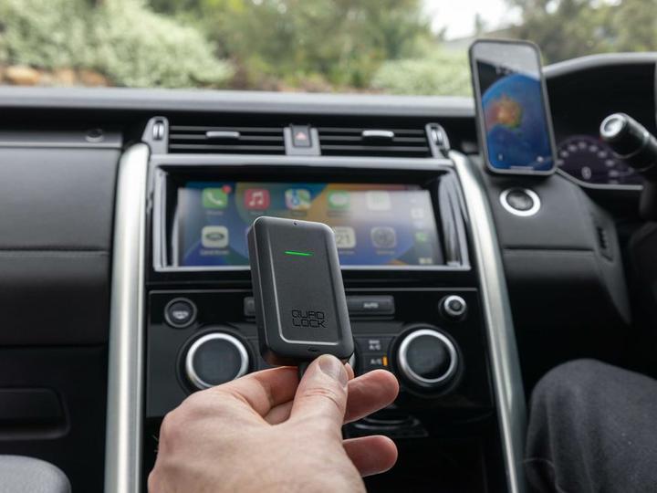 Actual product image Quad Lock Wireless Carplay Adaptor (0.75 W)
