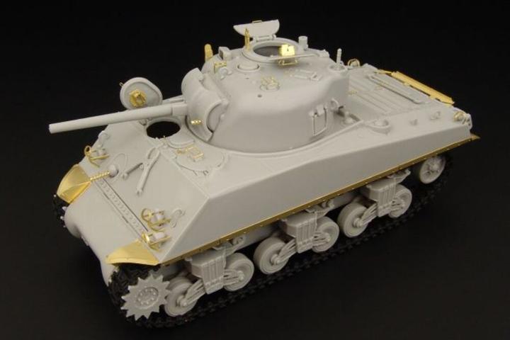 Actual product image Hauler M4A3 SHERMAN (Hobbyboss)