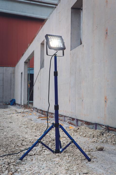Produktbild As - Schwabe LED Strahler mit Stativ (2550 lm)