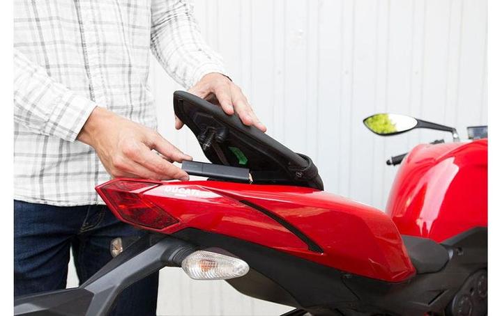Actual product image Invoxia GPS tracker for valuables or people (Android, iOS)