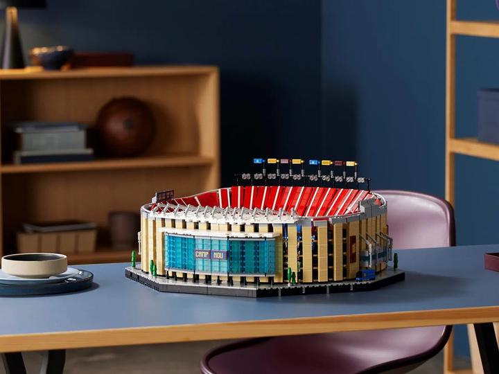 Actual product image LEGO ICONS CAMP NOU - FC BARCELONA 10284 (10284, LEGO Creator Expert, LEGO Rare Sets)