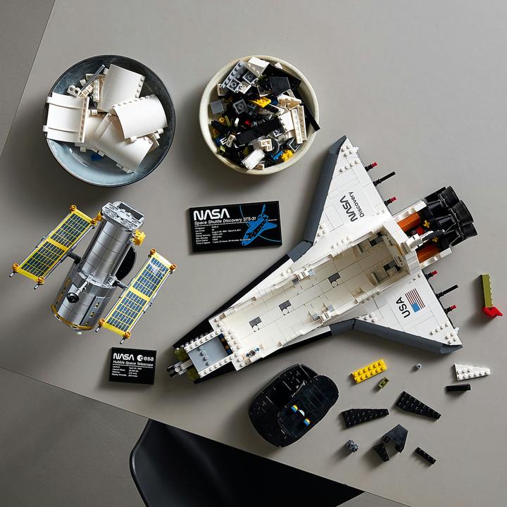 Actual product image LEGO NASA Space Shuttle Discovery (10283, LEGO Rare Sets)