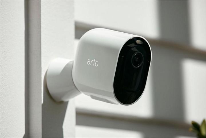 Actual product image Arlo Pro 3 Spotlight, add-on camera white (2560 x 1440 Pixels)