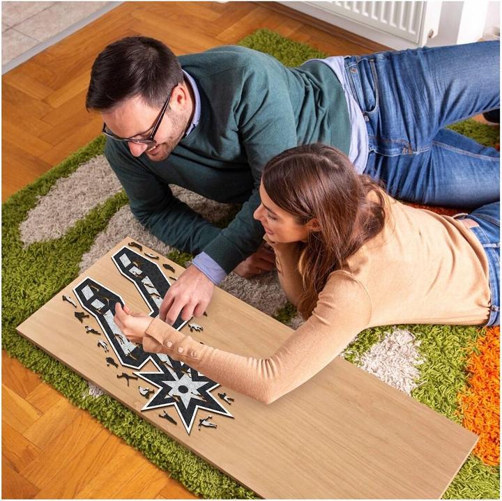 Produktbild Iconic NBA - San Antonio Spurs - Logo - Holz Puzzle Grösse M (270 Teile) (270 Teile)