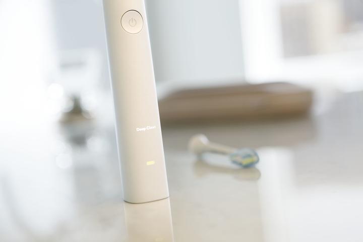 Produktbild Philips Sonicare DiamondClean Electric Toothbrush with UK Shaver Plug Toothbrush Rose Gold Edition (Schallzahnbürste)