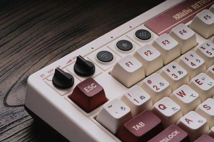 Actual product image 8bitdo Mechanical Keyboard Hot Swappable 87 Keys (Eng. Int., Wireless)
