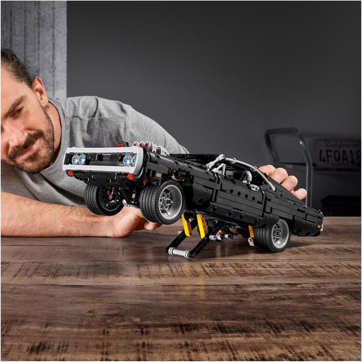 Produktbild LEGO Dom's Dodge Charger (42111, LEGO Technic)