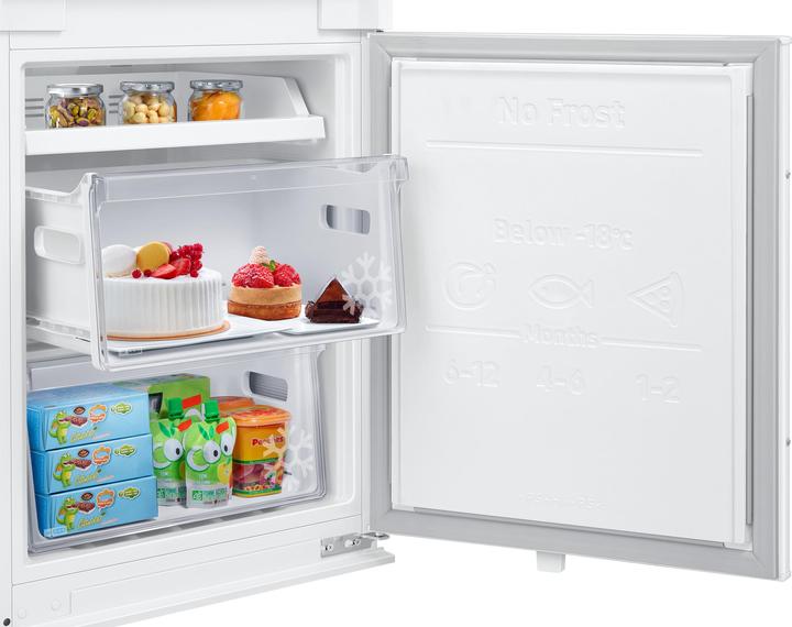 Produktbild Samsung BRB30600EWW Kombinierter Einbaukühlschrank Kapazität 297 (298 l)