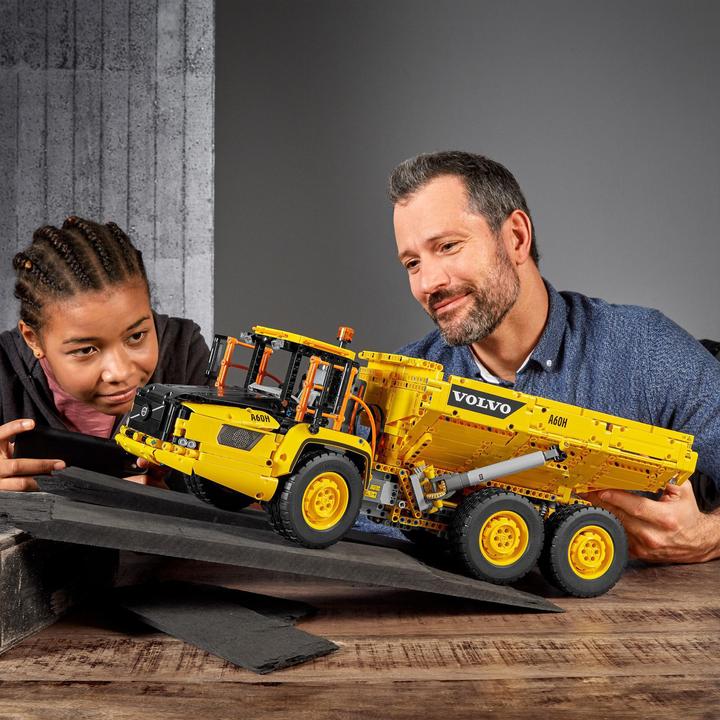 Immagine prodotto LEGO DUPLIKAT Dumper articolato Volvo (42114, LEGO Technic)
