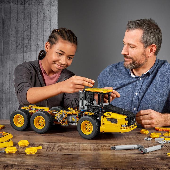Immagine prodotto LEGO DUPLIKAT Dumper articolato Volvo (42114, LEGO Technic)