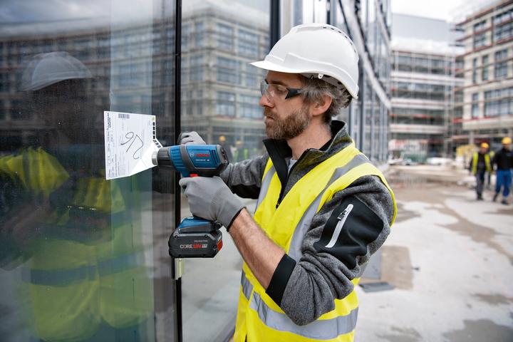 Actual product image Bosch Professional Cordless impact wrench GDX 18V-210 C (Rechargeable battery operated)