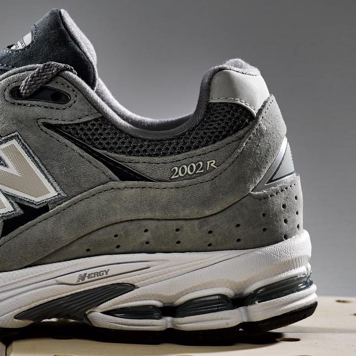 Image du produit New Balance 2002 RST (44)