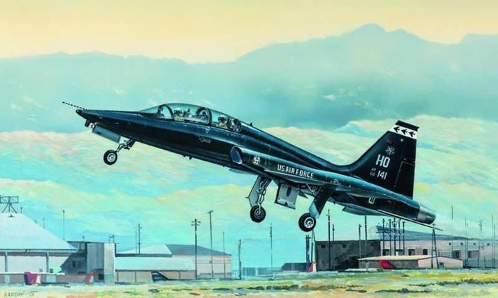 Actual product image Trumpeter US T-38A Talon