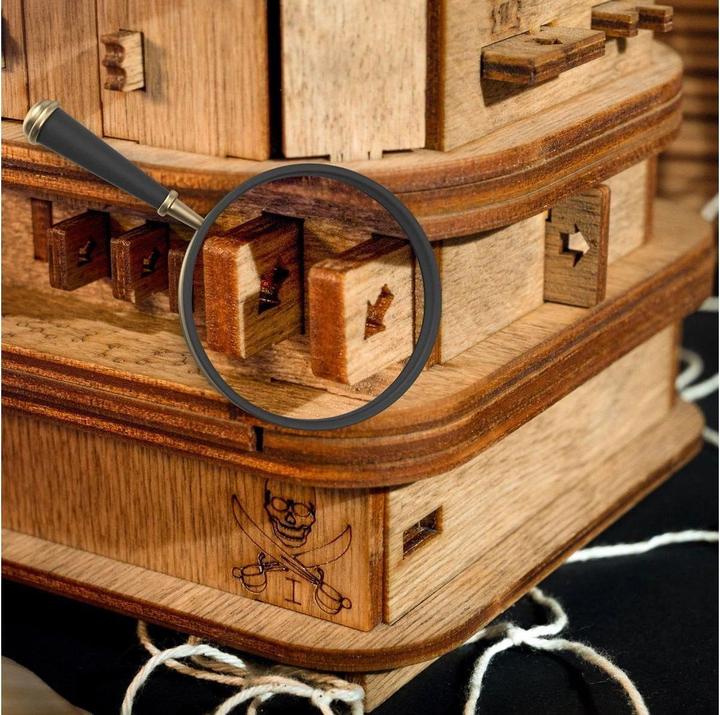 Actual product image iDventure Cluebox - Davy Jones‘ Locker (German, French, English)