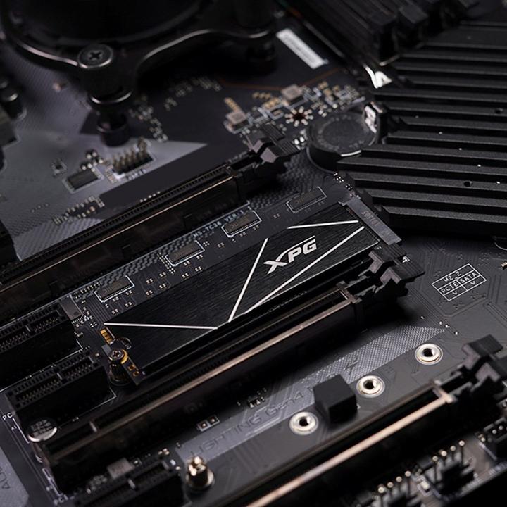 Actual product image Adata XPG Gammix S70 Blade (4000 GB, M.2 2280)