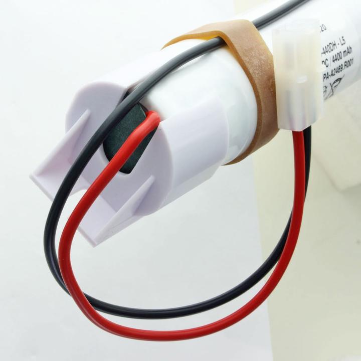 Produktbild AccuCell Notleuchtenakku NiCd 6,0V 4500mAh L1x5 330x37mm (4500 mAh, Ladegerät inkl. Akku)