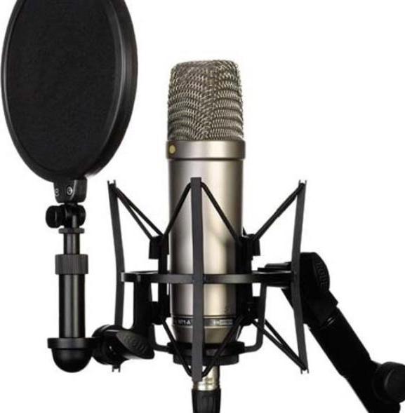 Actual product image RØDE NT2-A microphone set with headphones