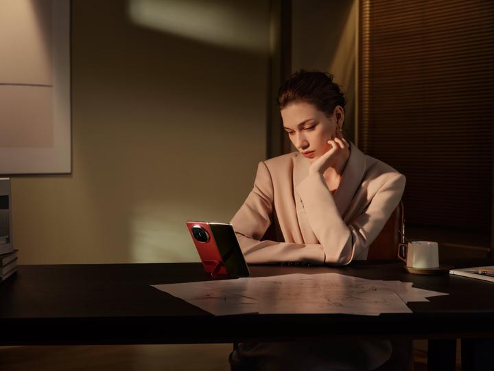 Actual product image Huawei Mate X6 (512 GB, Nebula Red, 7.93", Dual SIM, 50 Mpx, 5G)