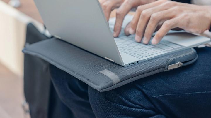 Produktbild Moshi Pluma Laptop Sleeve (14", Apple)