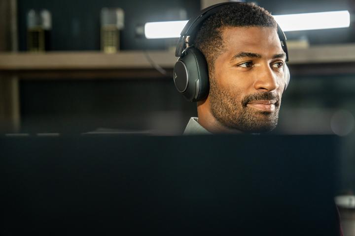 Actual product image Poly Voyager Surround 80 (Wireless, USB-C)