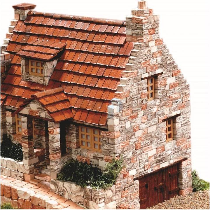 Produktbild Block Cuit. 3D Keramik-Modelbausatz -Altes Englisches Haus «Old Cottage 3» (26 x 14 x 22 cm)