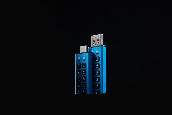 Image du produit Kingston Clé IronKey Keypad 200 512GB sécurisée (512 Go, USB-A)