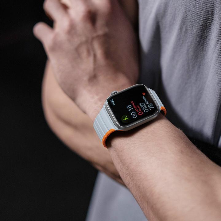Actual product image Dux Ducis Magnetic Strap for Apple Watch SE, 8, 7, 6, 5, 4, 3, 2, 1 (41, 40, 38 mm) Strap (LD Versio (41 mm, 38 mm, 40 mm, Silicone, Metal)