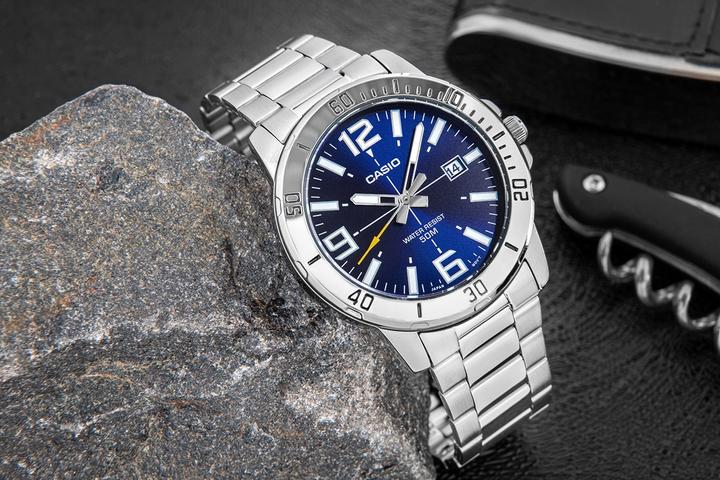 Actual product image Casio Herrenuhr MTP-VD01D-2BVUDF + BOX (43 mm)