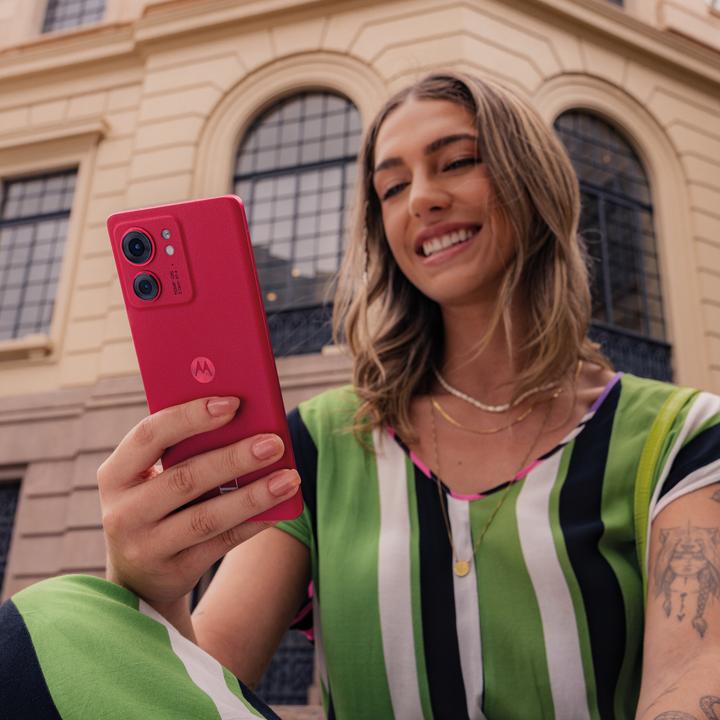 Actual product image Motorola Edge 40 (256 GB, Viva Magenta, 6.55", Dual SIM, 50 Mpx, 5G)