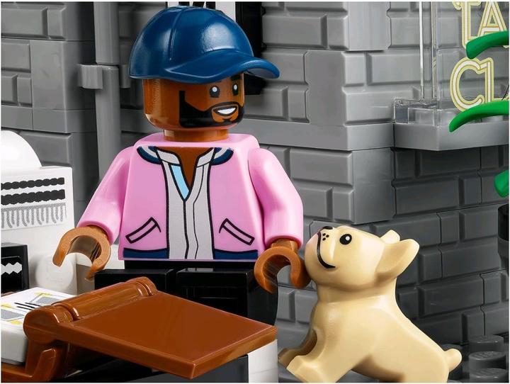 Produktbild LEGO Queer Eye - The Fab 5 Loftas (10291) (10291, LEGO Creator Expert, LEGO Seltene Sets)