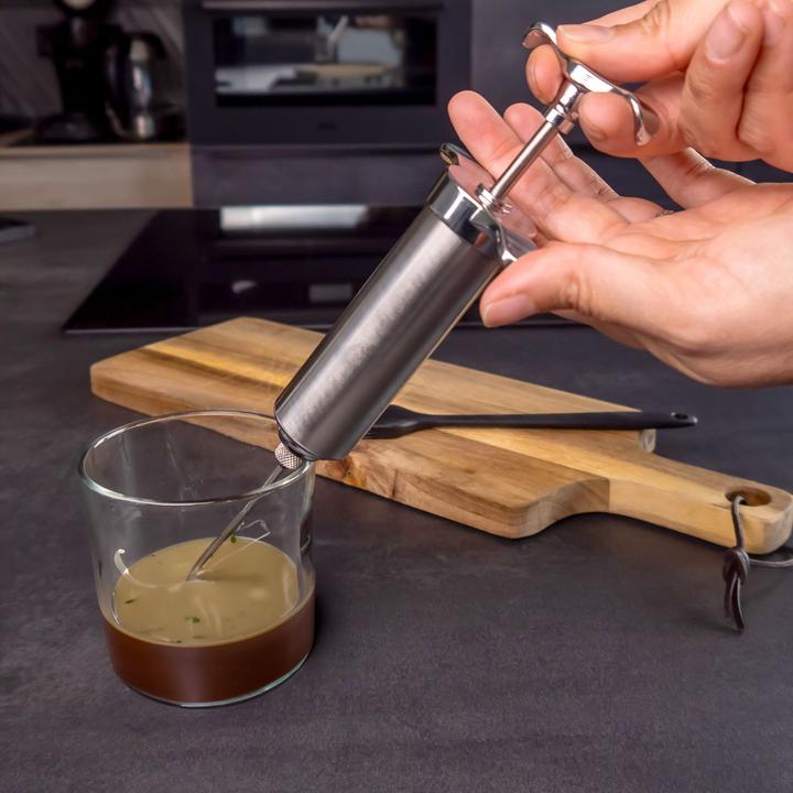 Actual product image Intirilife Marinating syringe