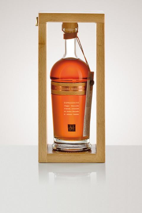 Produktbild Marzadro ESPRESSIONI AROMATICA Grappa 43% Vol. 0,7l in Holzkiste
