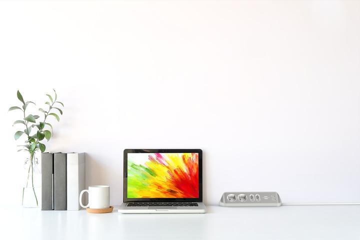 Image du produit Brennenstuhl Bâti de prises d'angle (4 x, CEE 7/16, USB, 2 m)