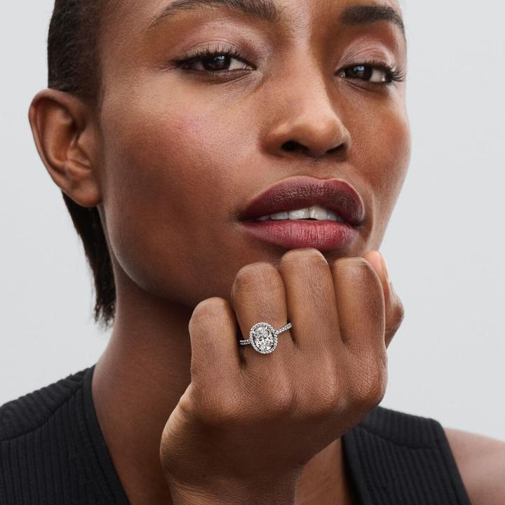 Immagine prodotto Pandora Ovaler Funkelnder Strahlenkranz Ring (54, 925 Argento)