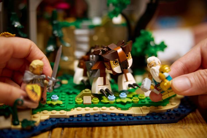 Image du produit LEGO 21348 Dungeons & Dragons : La Saga du Dragon Rouge (21348, LEGO Ideas, LEGO difficiles à trouver)