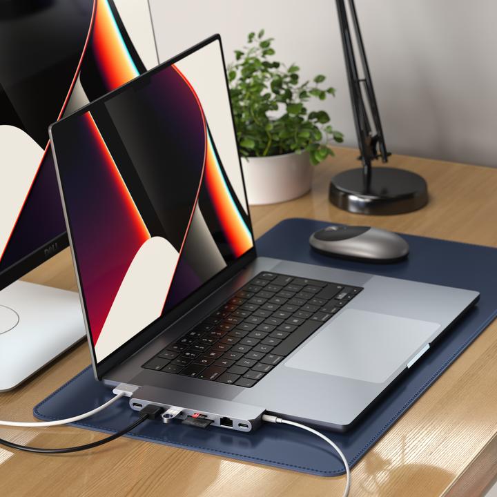 Actual product image Satechi Dual USB-C Pro Hub Max (USB-C, 7 Ports)