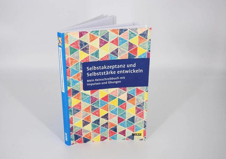 Actual product image Selbstakzeptanz und Selbststärke entwickeln. Mein Reinschreibbuch (German, Julius Beltz GmbH & Co KG, 2021)