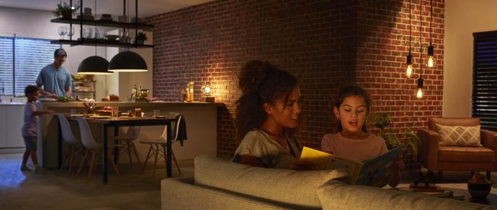 Produktbild Philips Hue White BT (E27, 7 W, 550 lm, 1 x, G)