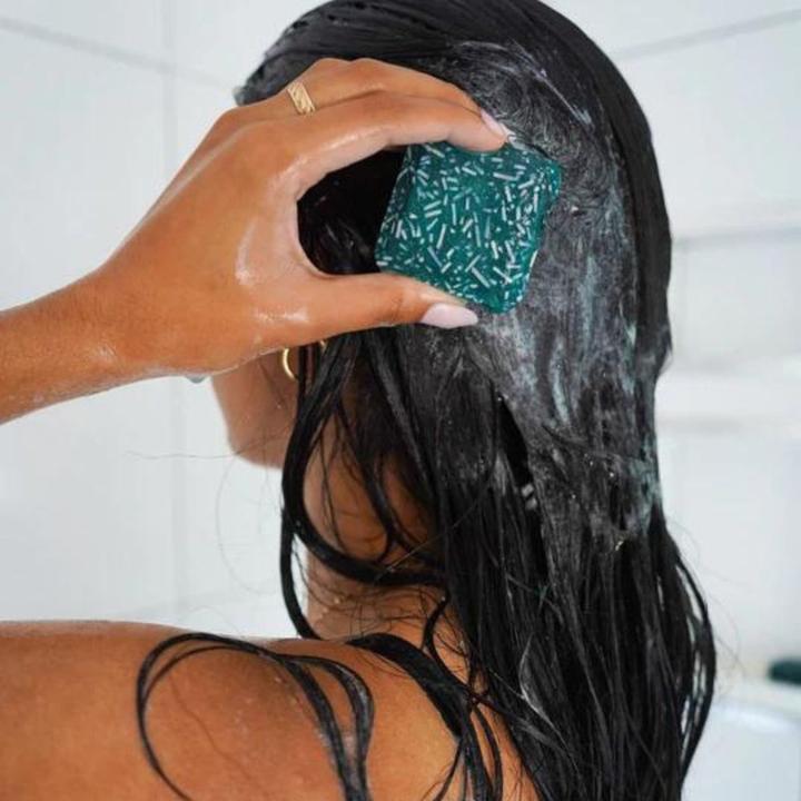 Actual product image Green Room Suds Colour Correction Green (Solid shampoo)