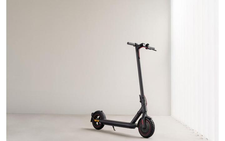 Immagine prodotto Xiaomi 4 Pro (20 km/h, 45 km, 350 W)